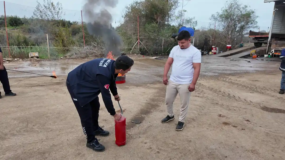 akdenizgercekserik-personeline-yanginla-mucadele-egitimi-s.webp