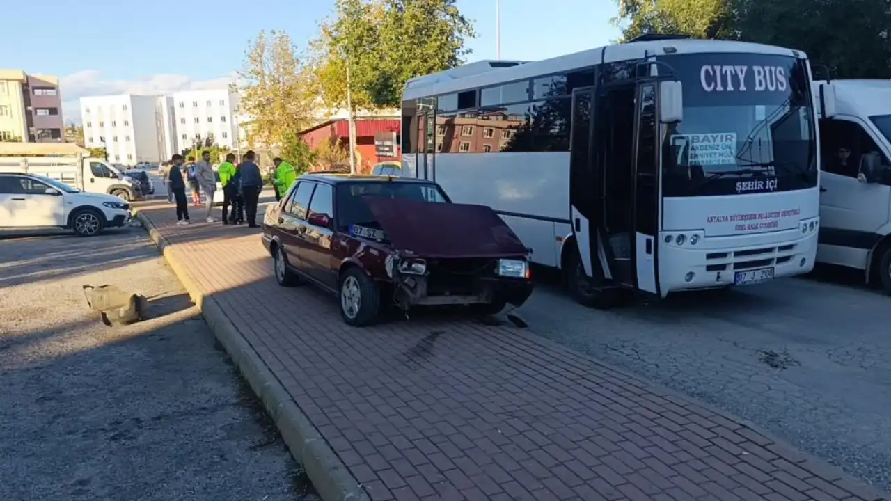manavgatta-ehliyet-surucu-otobus-ve-motosiklete-carpti-surucuye-18-bin-tl-ceza-kesildi-2.webp