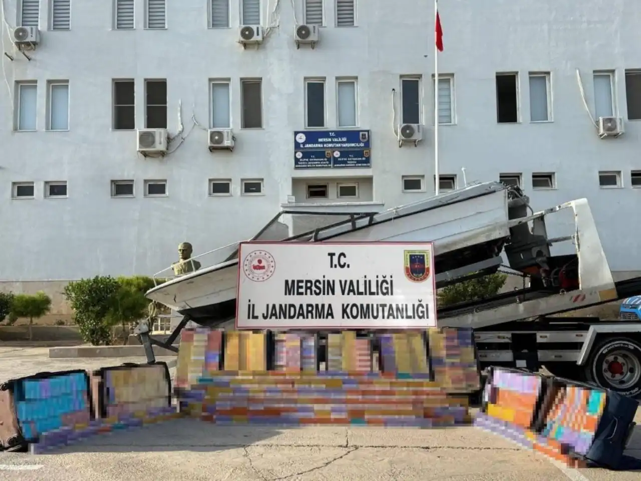 mersinde-kacak-sigara-operasyonu-teknede-yakalanan-6-supheli-tutuklandi-2.webp