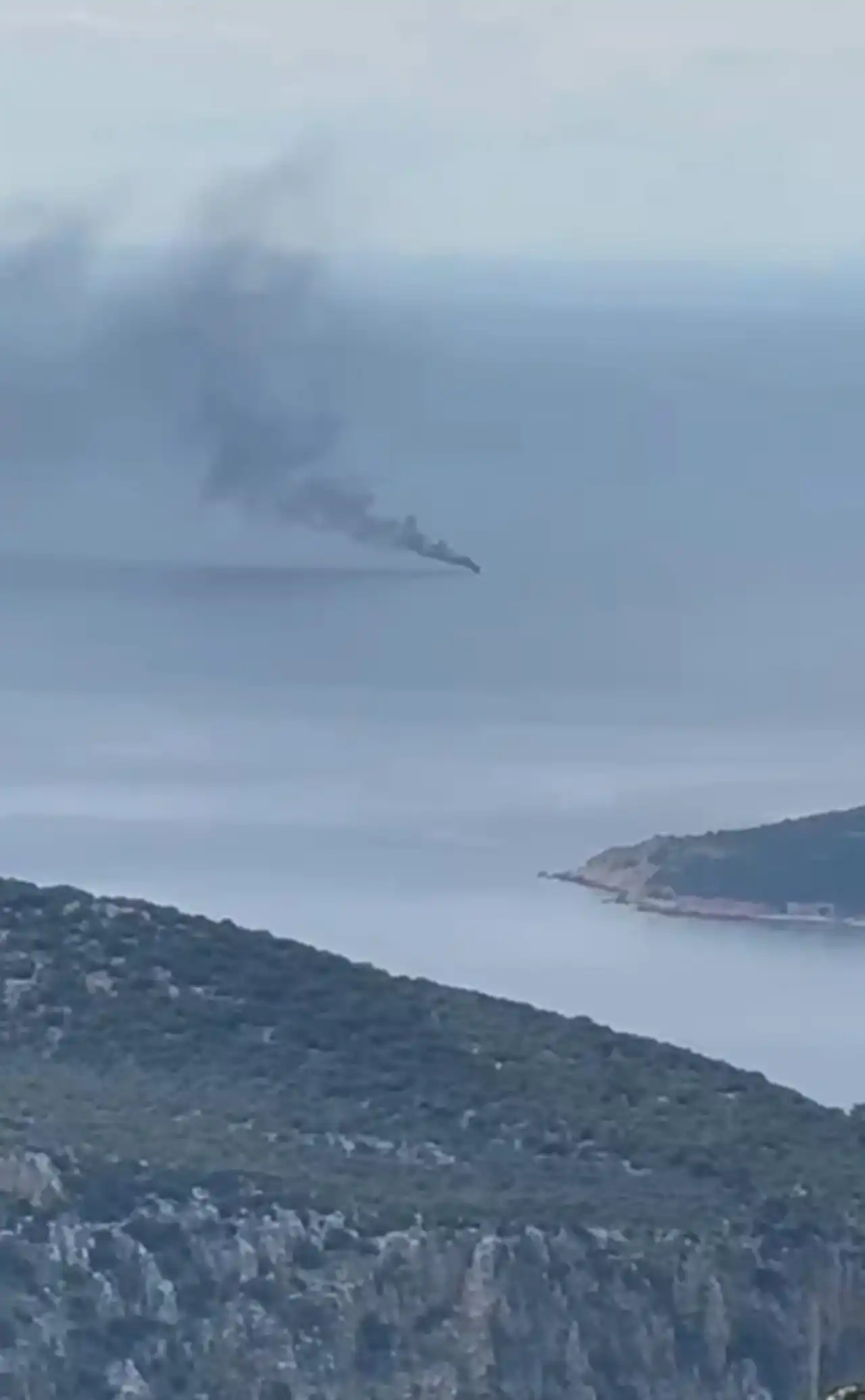 kas-aciklarinda-tekne-alev-alev-yandi-kaptan-son-anda-kurtarildi-3.webp