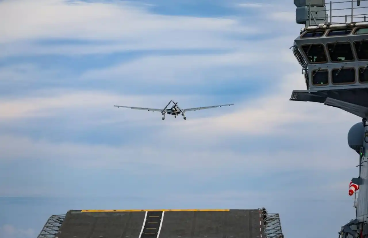 antalya-aciklarinda-nefes-kesici-tatbikat-bayraktar-tb3-kamikaze-idayi-hedefe-ulastirdi-3.webp