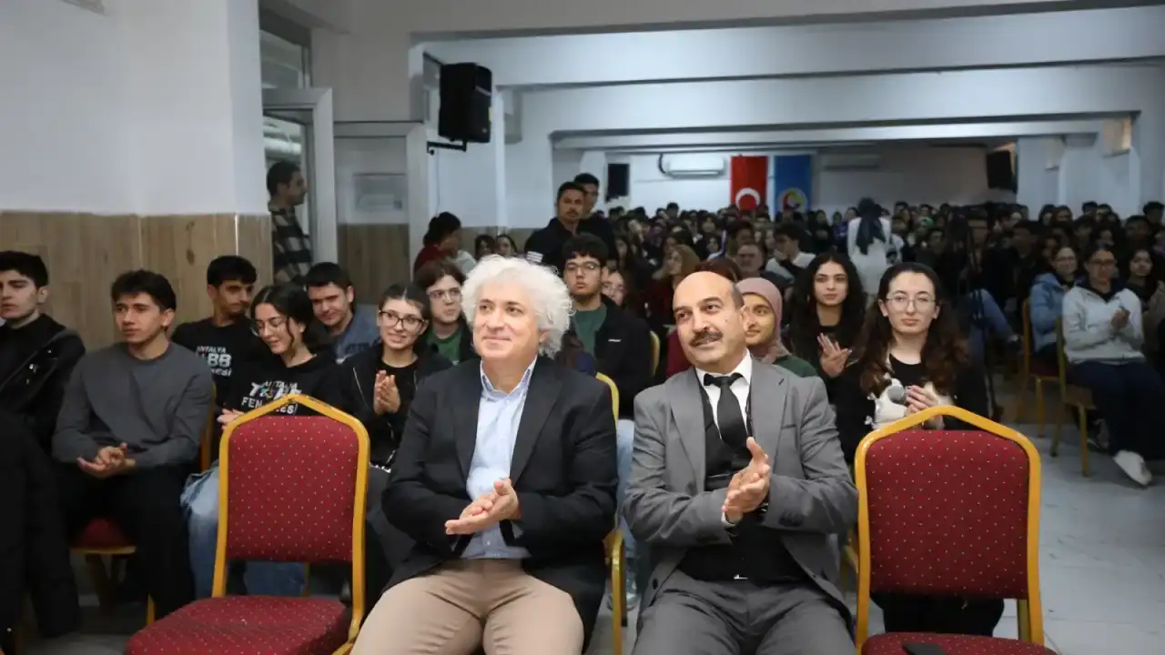 antalyada-fen-lisesi-ogrencileri-dunyaca-unlu-cerrahi-dinledi