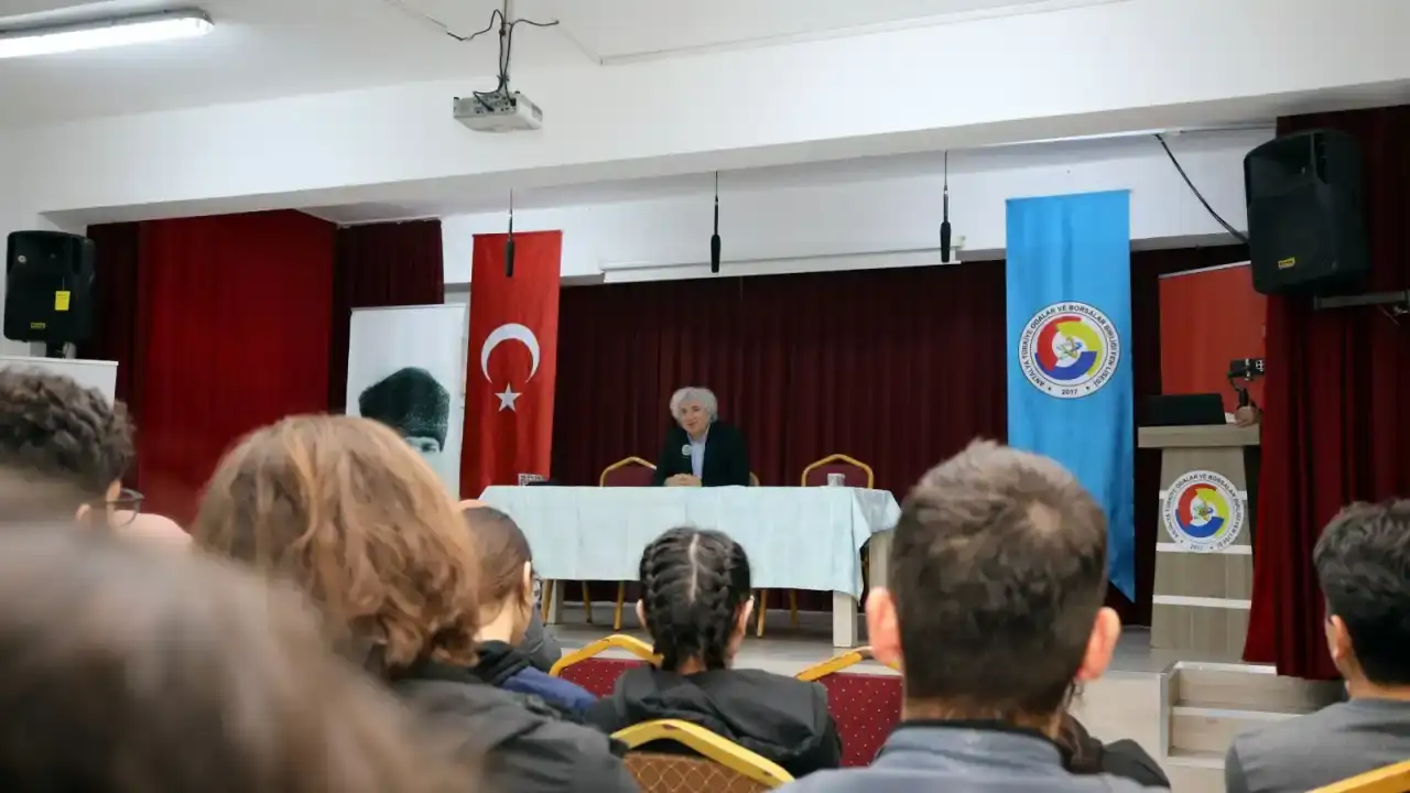 antalyada-fen-lisesi-ogrencileri-dunyaca-unlu-cerrahi-dinledi