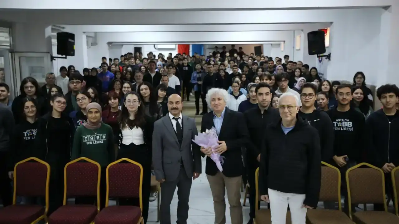 antalyada-fen-lisesi-ogrencileri-dunyaca-unlu-cerrahi-dinledi