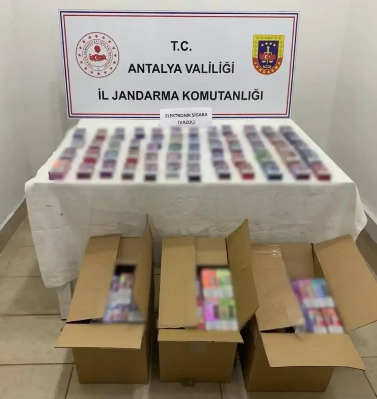 kepezde-kacakciliga-yonelik-operasyon-paketlerce-kacak-sigara-ele-gecirildi