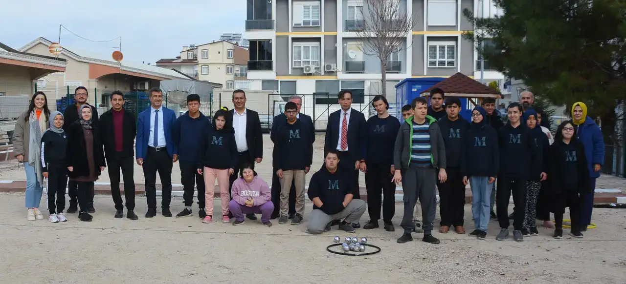 Korkutelide-ozel-ogrenciler-bocce-ogrenip-madalya-kazandi-1