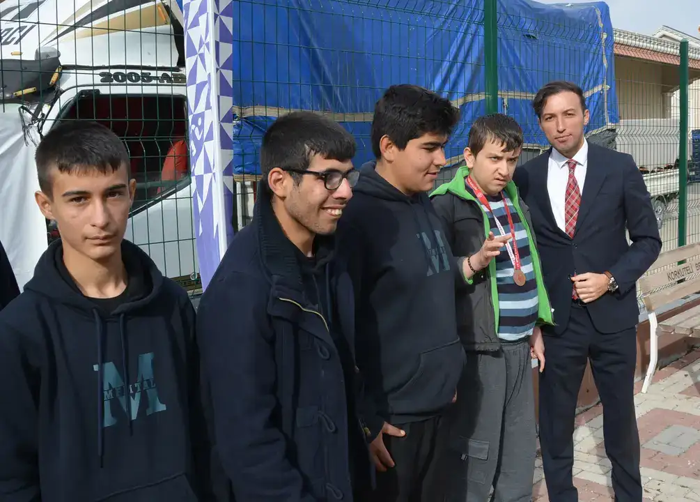 Korkutelide-ozel-ogrenciler-bocce-ogrenip-madalya-kazandi-3