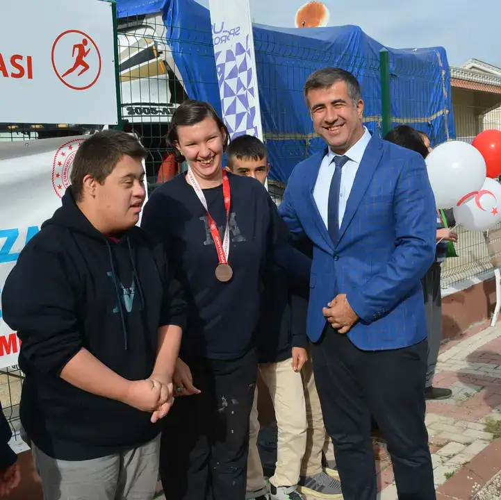 Korkutelide-ozel-ogrenciler-bocce-ogrenip-madalya-kazandi-4