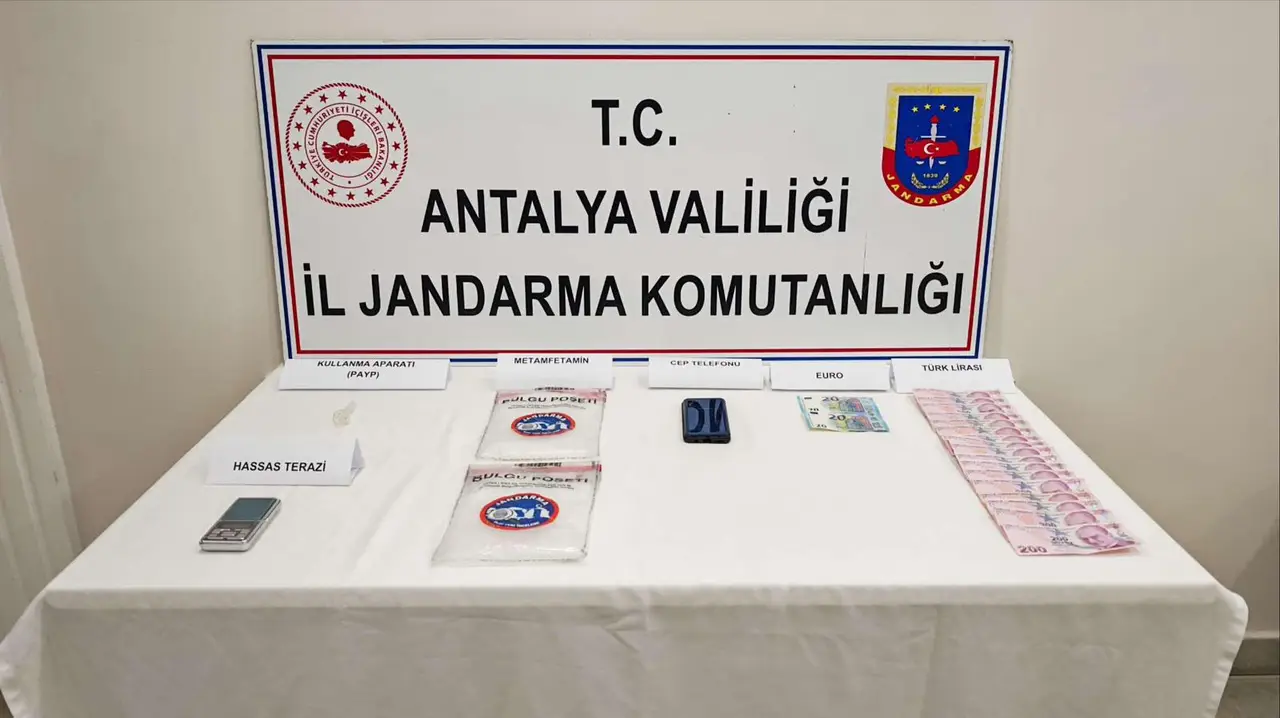 manavgat-kepez-ve-elmalida-baskin-8-supheli-yakalandi-2.webp