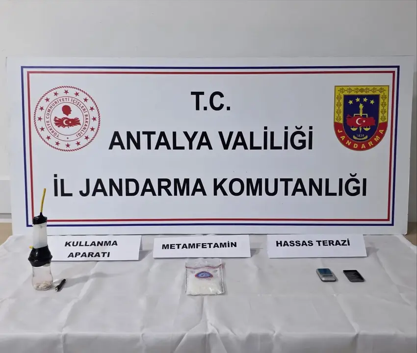 manavgat-kepez-ve-elmalida-baskin-8-supheli-yakalandi-3.webp