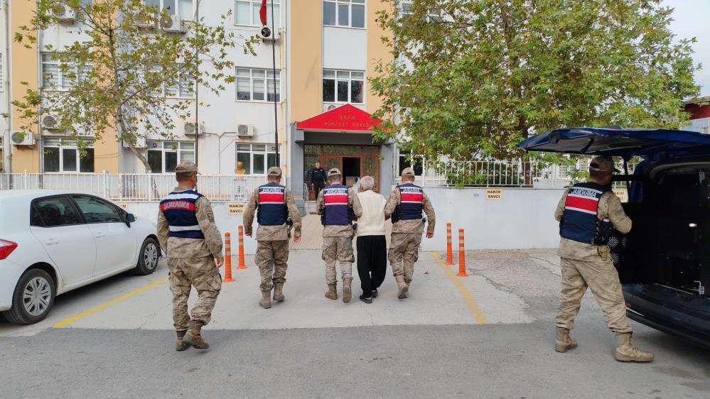 77-yasinda-esini-oldurdu-banyodaki-cukur-onu-ele-verdi-detaylar-soke-etti