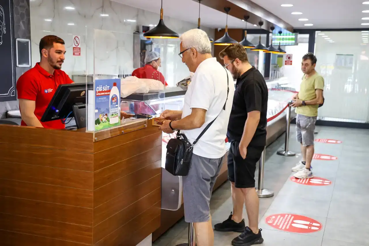 antalyalilar-kasim-ayi-boyunca-halk-et-satis-magazalarina-akin-etti-20-ton-et-satildi