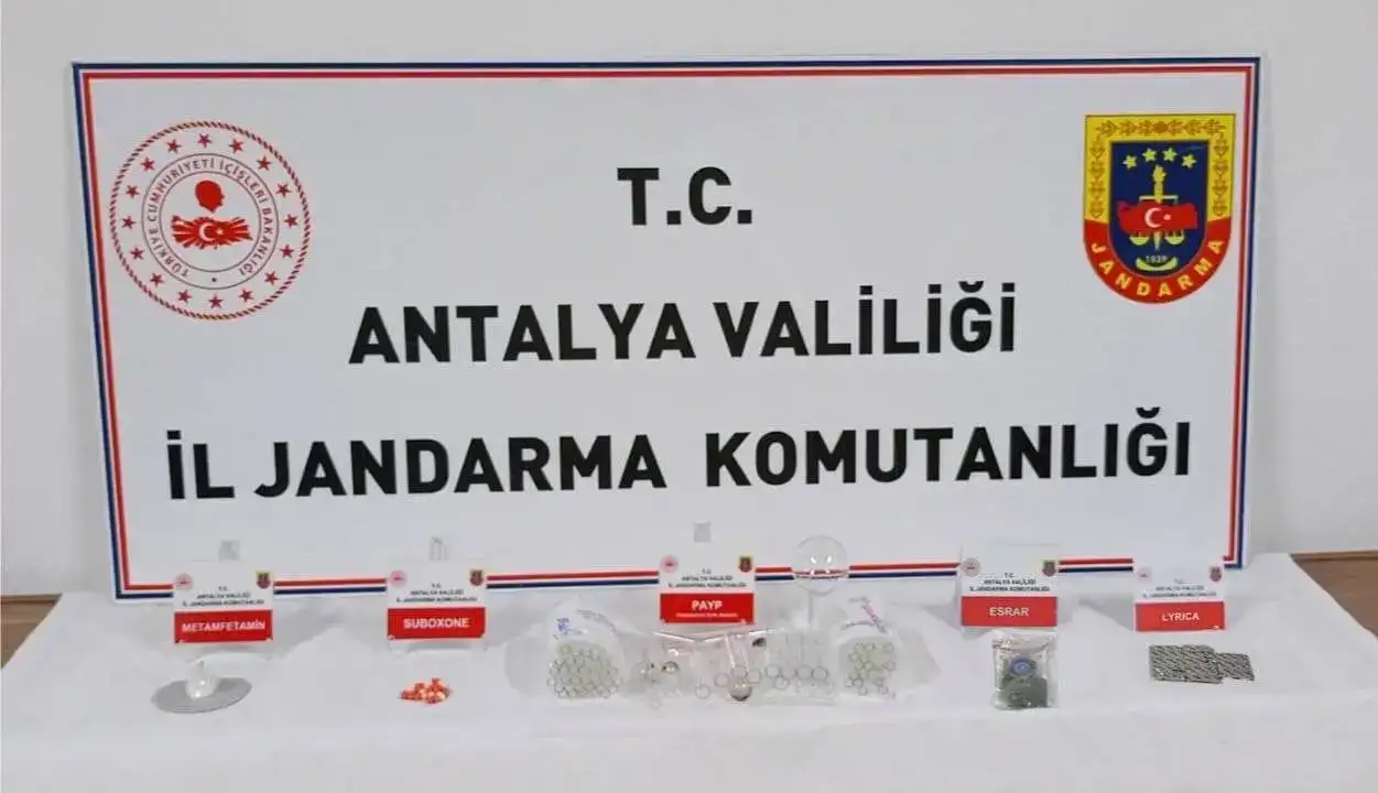 jandarmadan-konyaalti-ve-elmalida-narkotik-darbesi