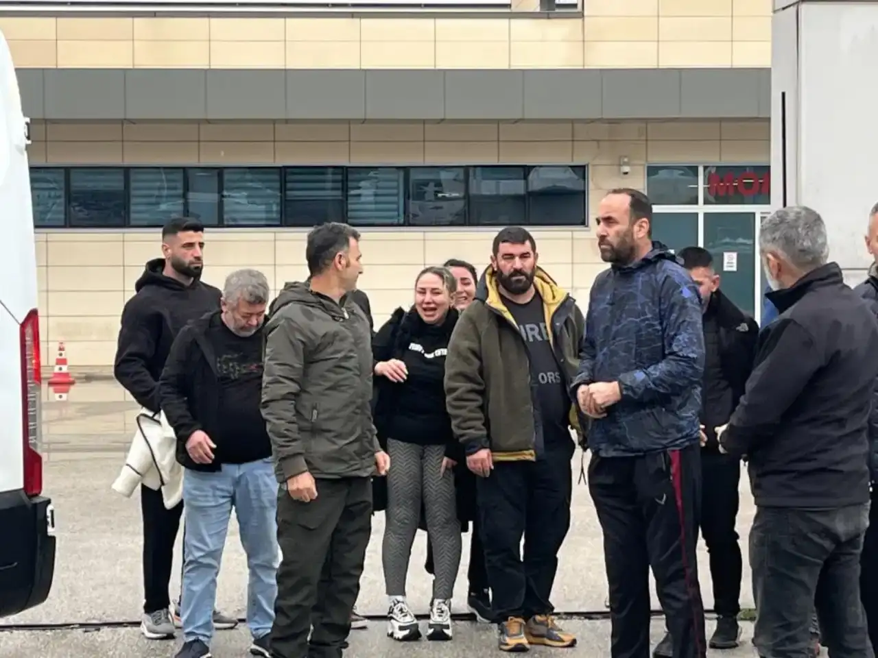 olen-genc-kadinin-cenazesini-yakinlari-teslim-aldi-kardesinin-feryadi-yurekleri-dagladi