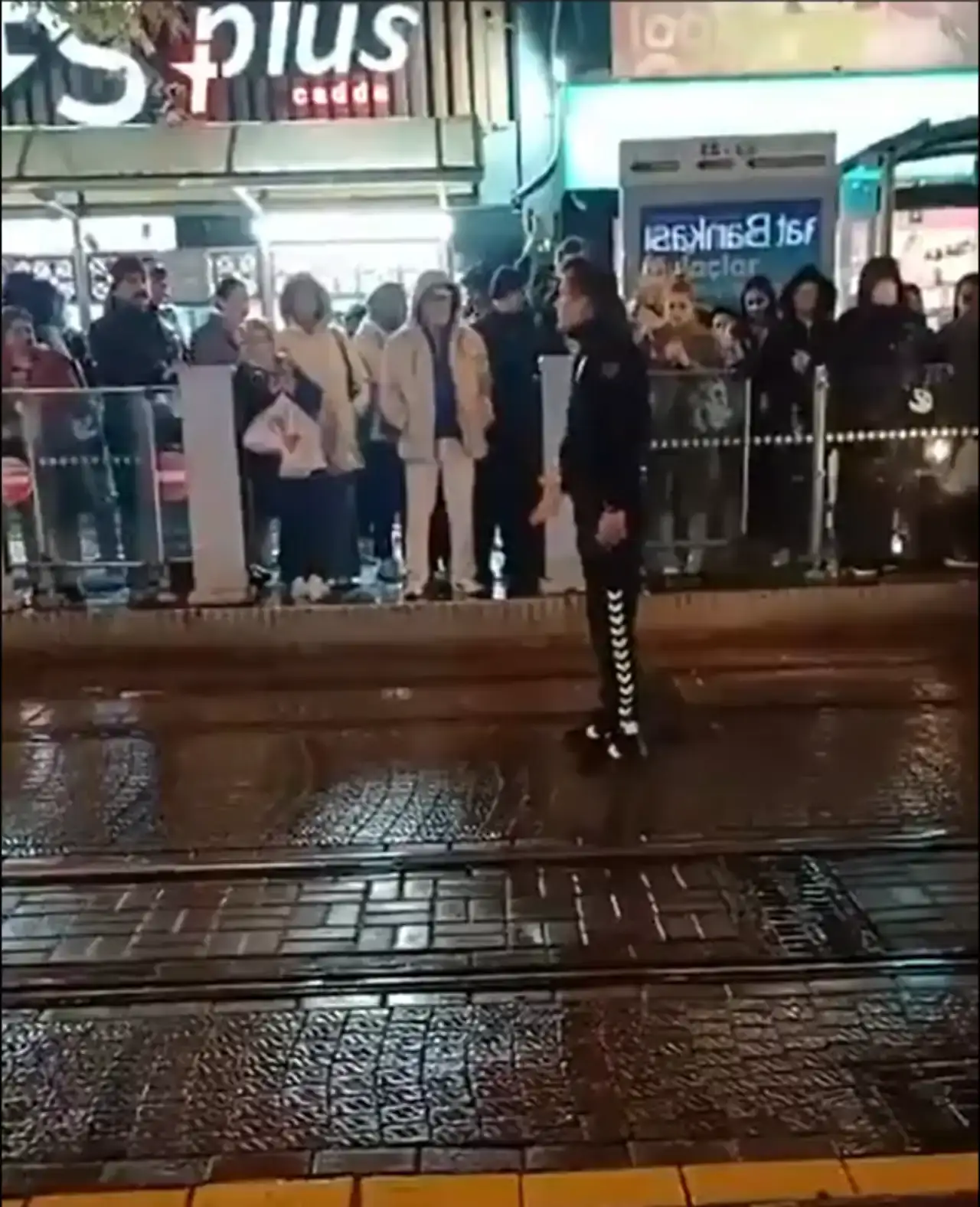 polis-memurunun-terorsuz-turkiye-tepkisi-gundeme-oturdu