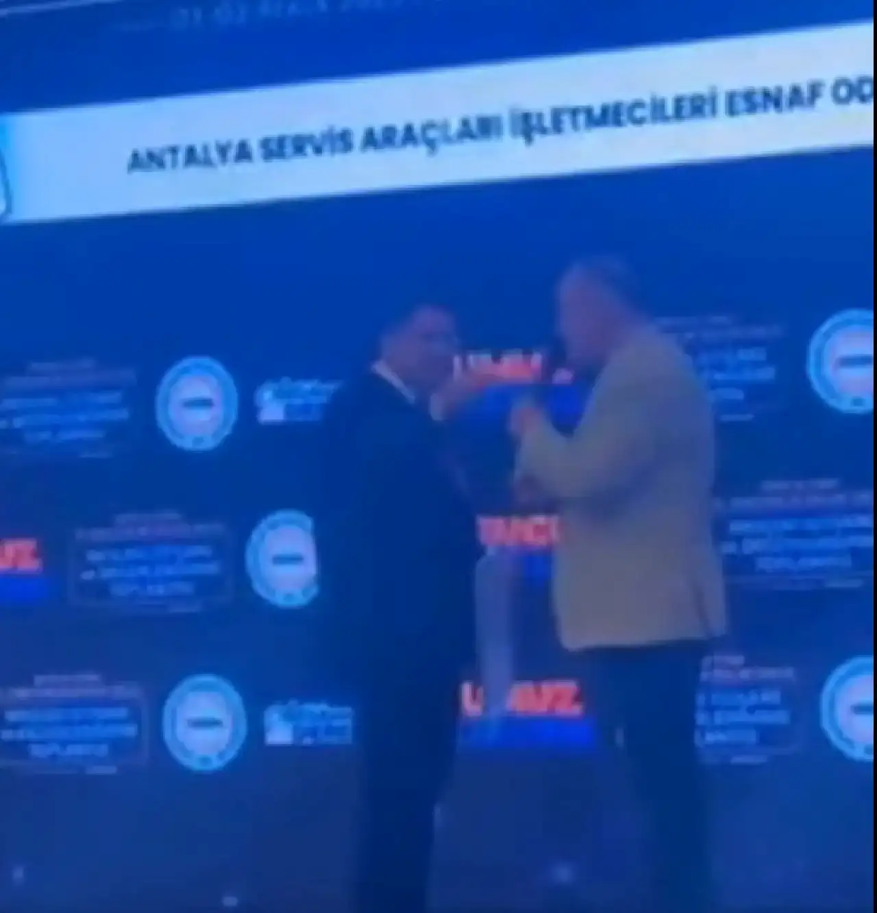 suleyman-sahinden-plaket-protestosu