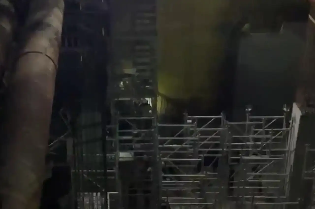 kabatas-metroda-cokme-enkaz-altinda-kalanlar-var