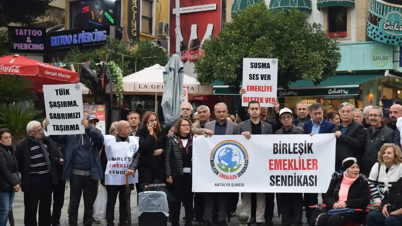 antalyada-emekliler-tuike-isyan-etti