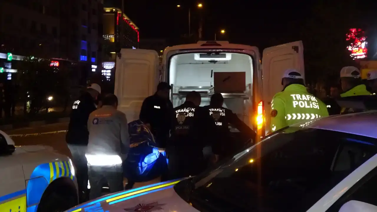 antalyada-motosikletten-firlayan-genc-feci-kazada-can-verdi