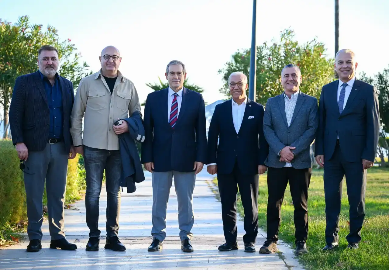 dunyanin-ilk-kadin-belediye-baskani-plancia-magna-antalyada-olumsuzlesti