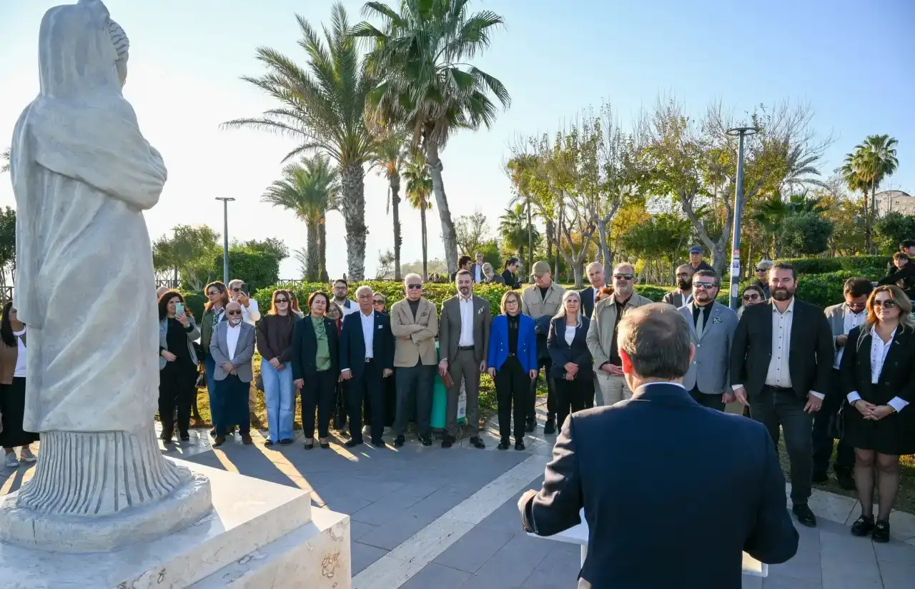 dunyanin-ilk-kadin-belediye-baskani-plancia-magna-antalyada-olumsuzlesti