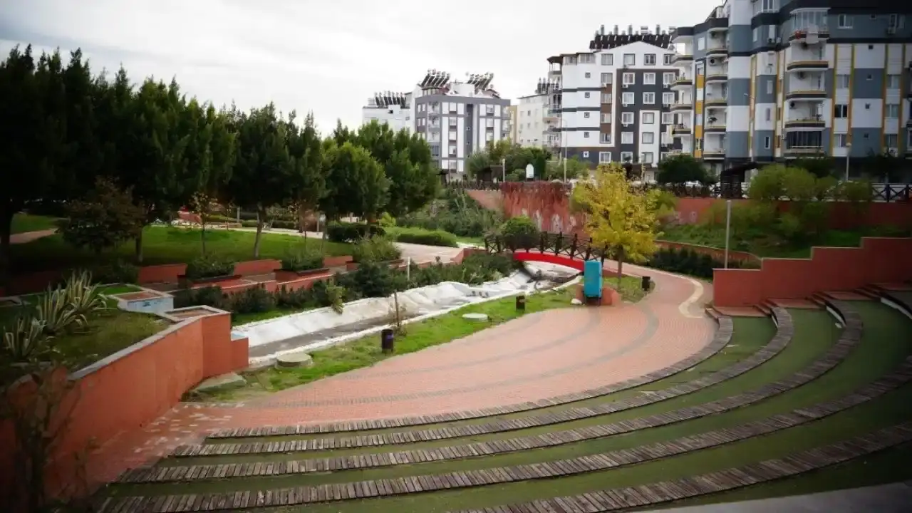 konyaaltinda-cocuklar-icin-guvenli-alan-tum-parklar-24-saat-izlenecek-1