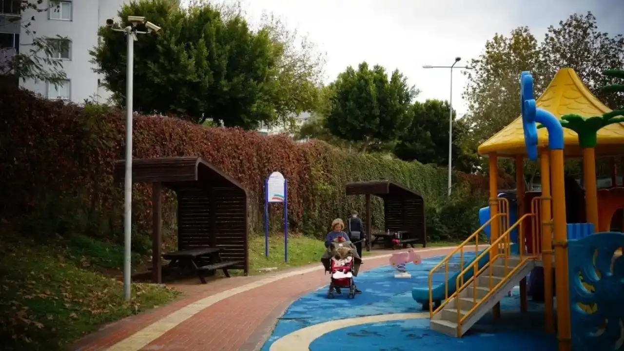 konyaaltinda-cocuklar-icin-guvenli-alan-tum-parklar-24-saat-izlenecek-3