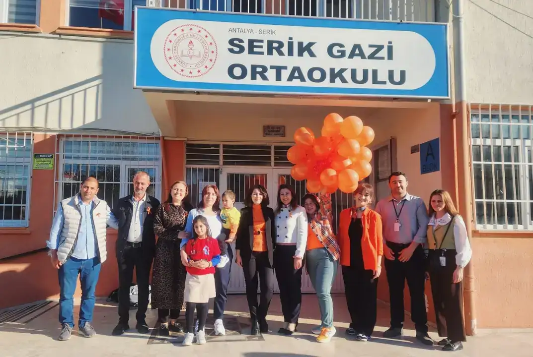 losevin-inci-projesi-serikte-turuncu-balonlar-losemiyi-yenen-sercan-icin-ucuruldu