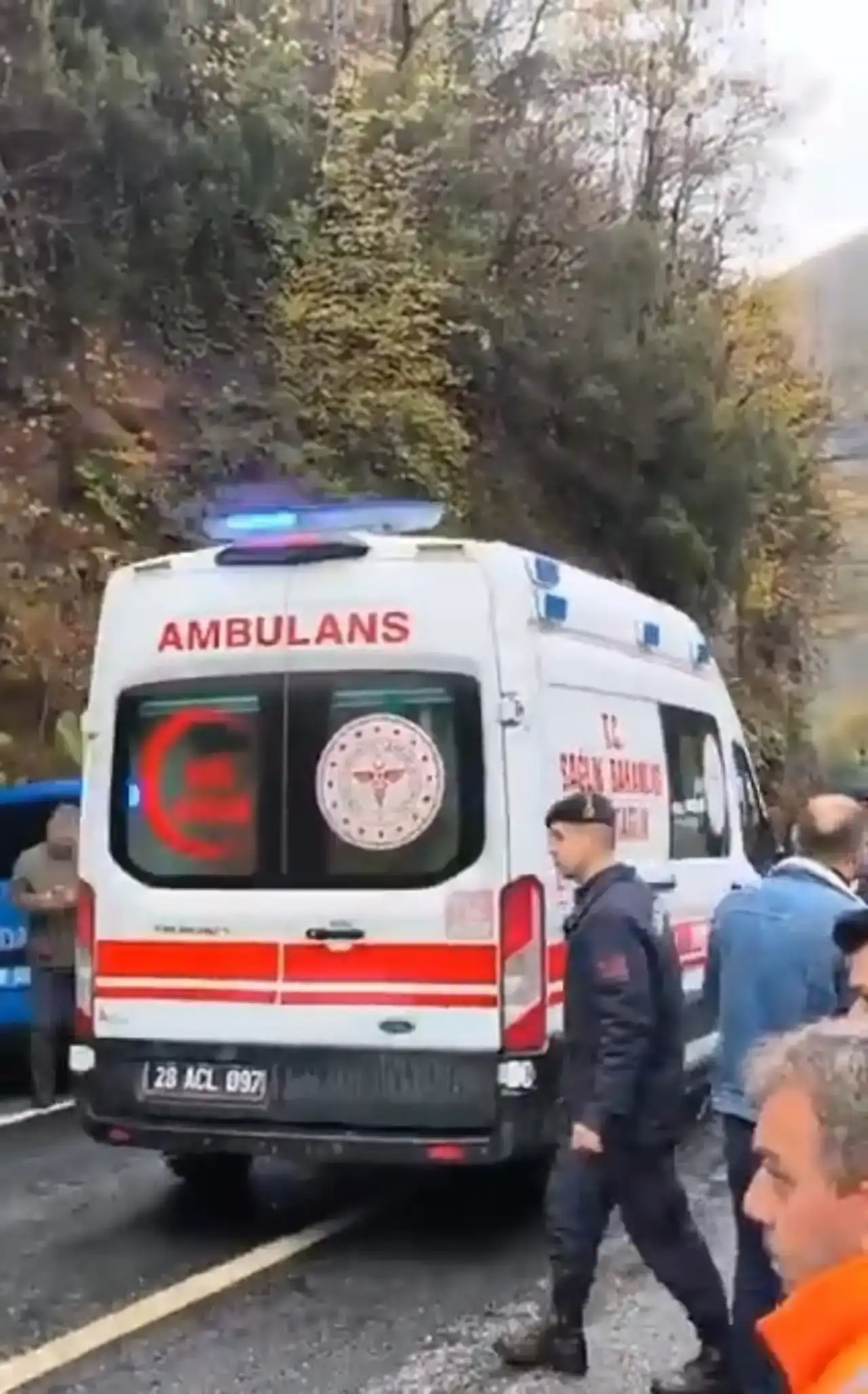 giresunda-mezar-yeri-bakmaya-giderken-otomobille-dereye-ucarak-hayatini-kaybetti