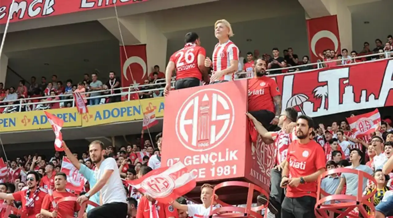 tolga-comertoglu-antalyaspor-calisanlarinin-maaslarini-odemek-icin-locasini-acti