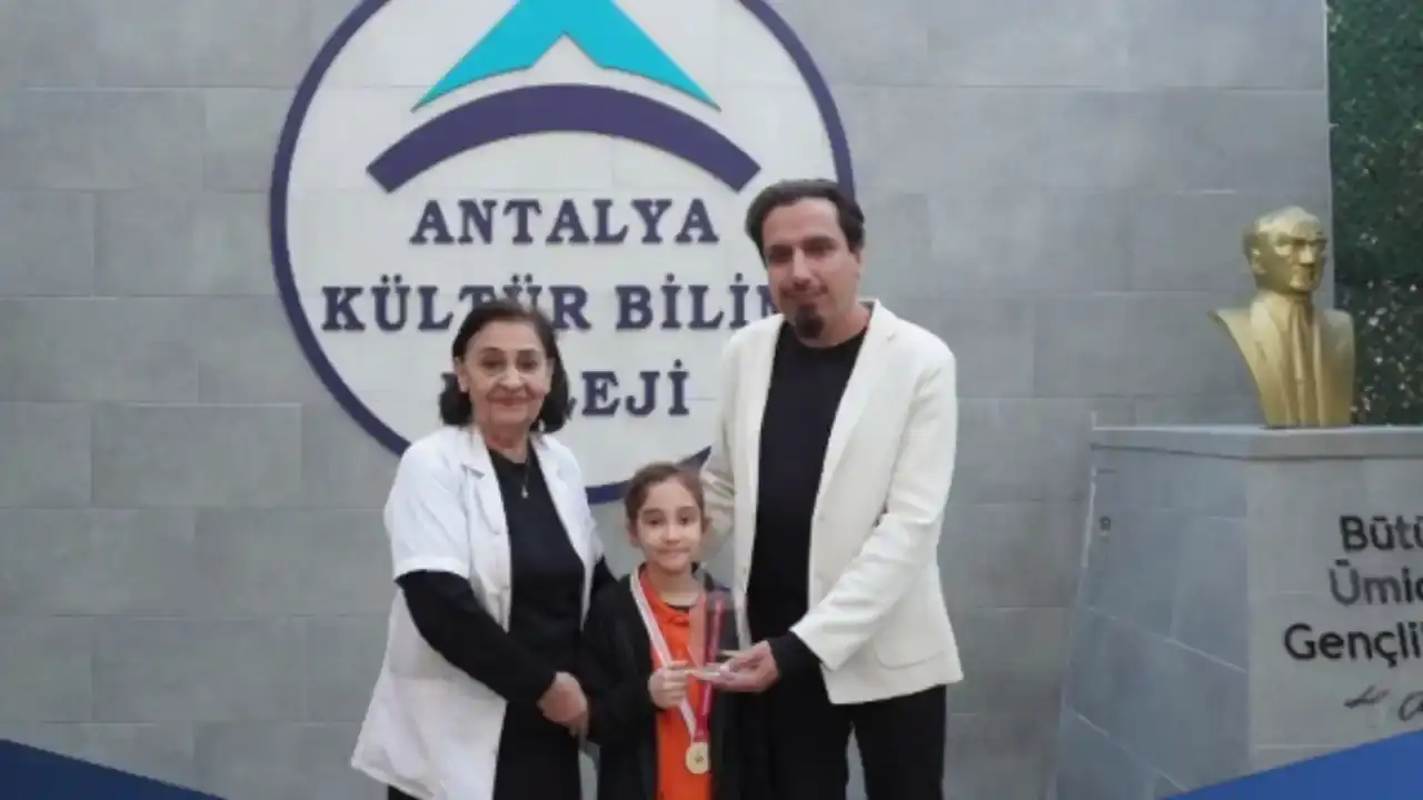 antalya-bilim-kolejinde-kucuk-yasta-buyuk-gurur-1