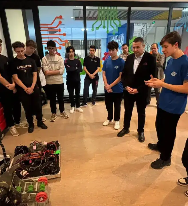 antalyada-gelecegin-muhendisi-doruk-gokceden-ilham-veren-sergi