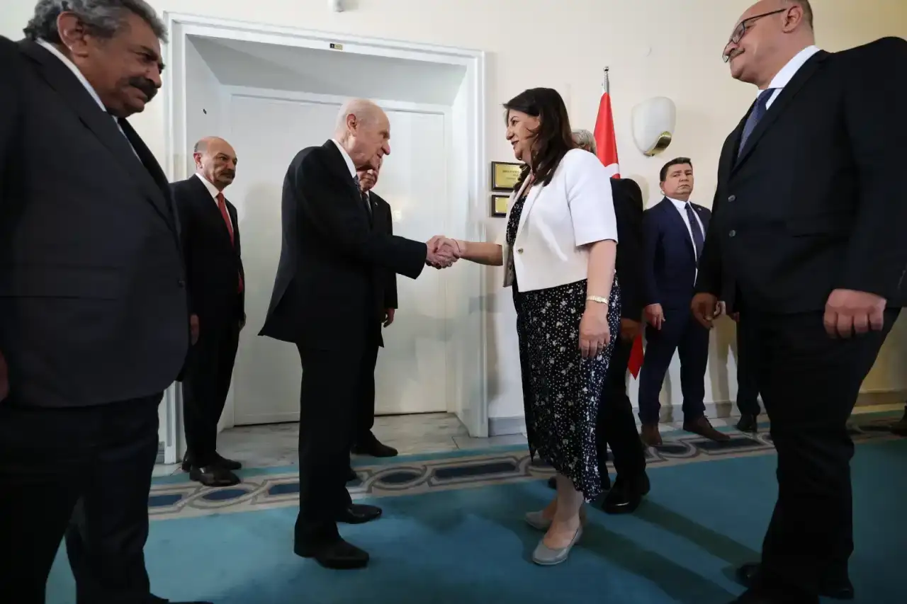 bahceliden-buldana-tam-destek-her-cumlesine-imzami-atiyorum
