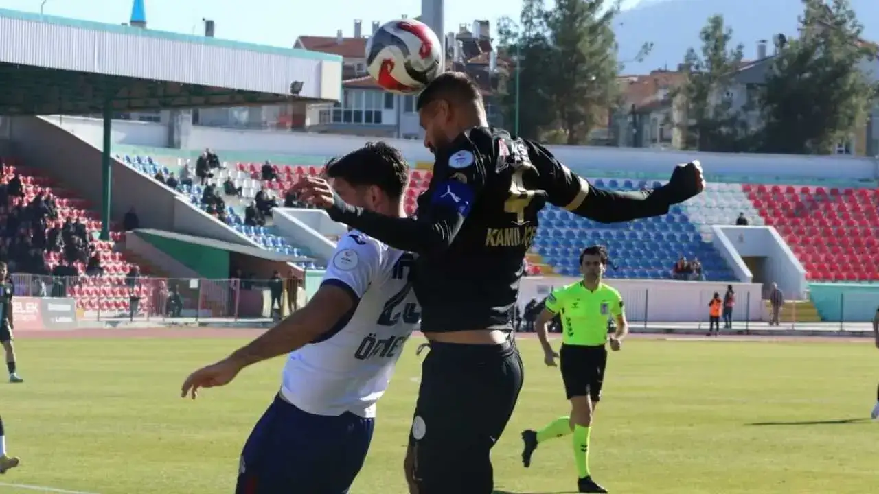 akdenizgercekisparta32-spor-9-kisi-kaldigi-macta-direndi-ama-yetmedi2