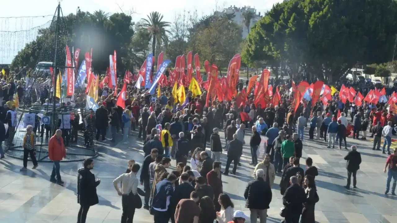antalyada-binler-hep-bir-agizdan-gecinemiyoruz-dedi
