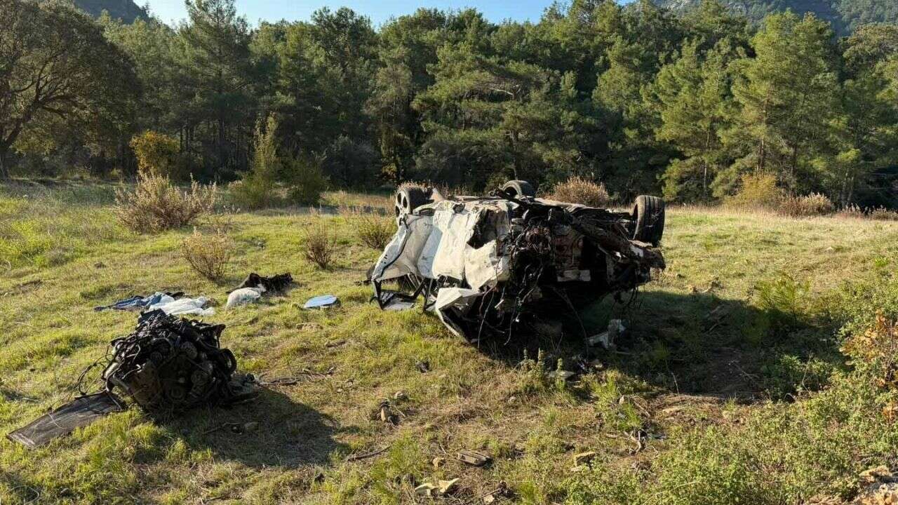 kumlucakemer-yolunda-can-pazari-yasandiotomobil-takla-atti-1