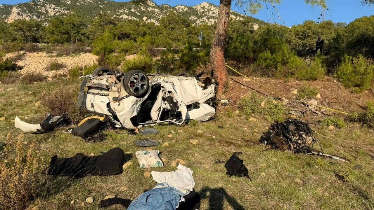 kumlucakemer-yolunda-can-pazari-yasandiotomobil-takla-atti-2