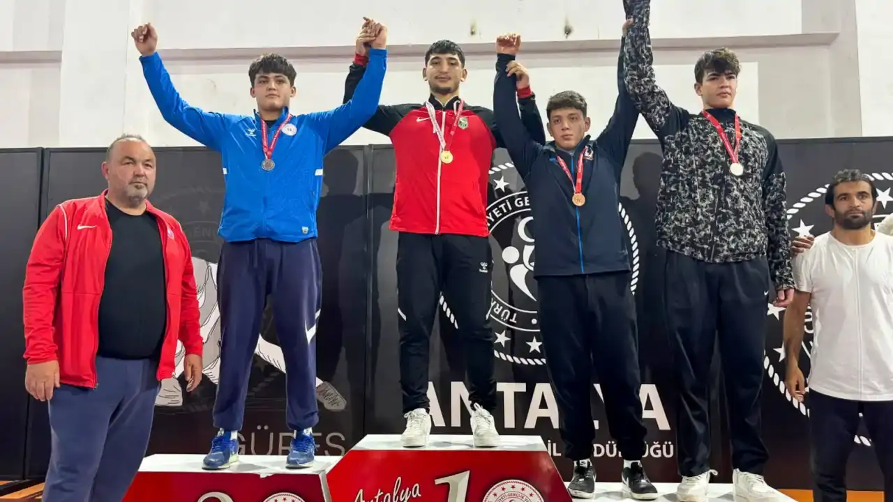 manavgatli-guresciler-turkiye-yolunda