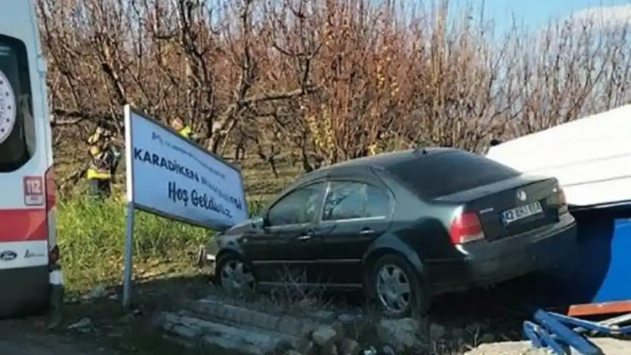 mersinde-otobus-duragina-carpan-otomobil-olumden-dondurdu-1