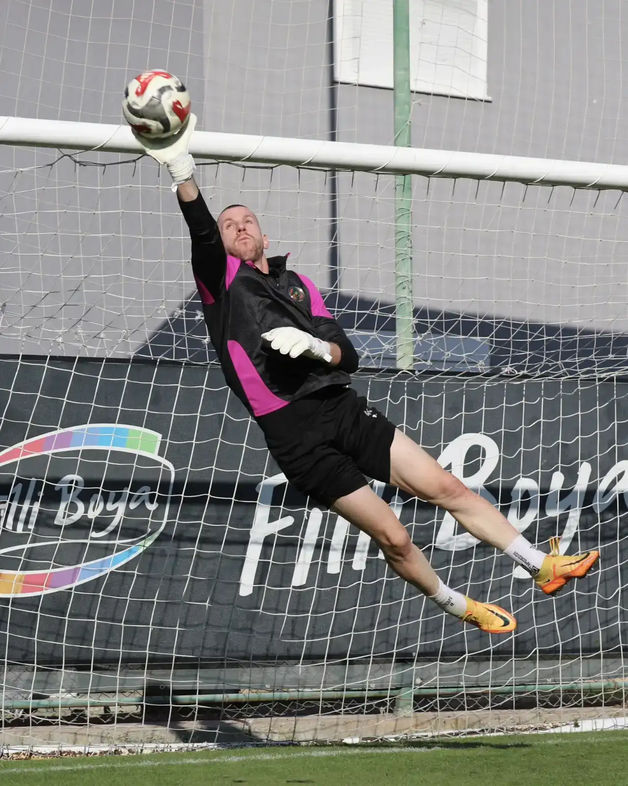 alanyaspor-fatih-karagumruk-hazirliklarina-basladi-macin-biletleri-satisa-cikti