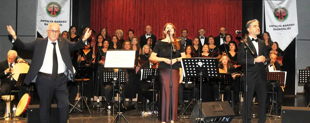 antalya-barosu-tsm-korosundan-duygu-yuklu-sarkilar