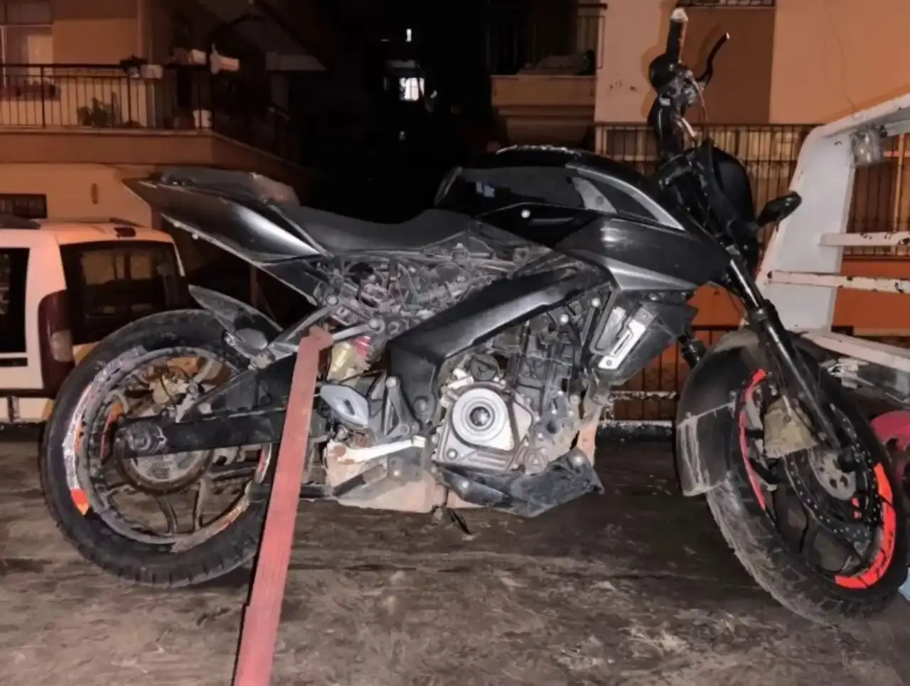 antalyada-harac-vermeyince-is-yerini-kursunladilar-3-supheli-yakalanarak-tutuklandi