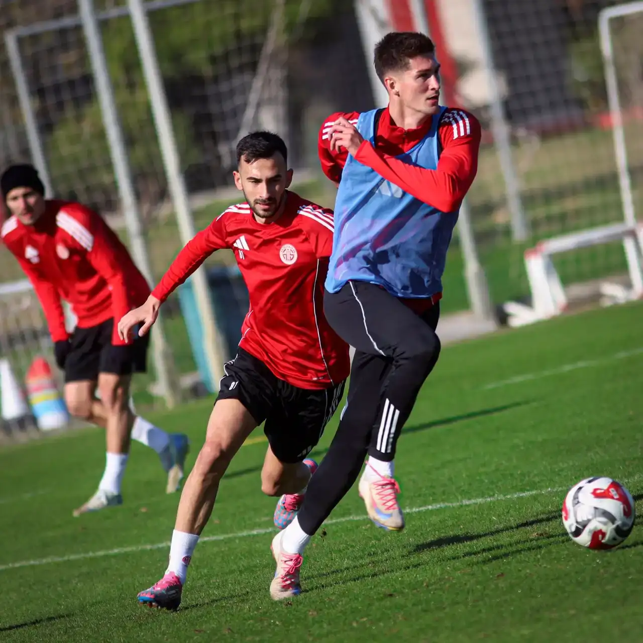 antalyasporda-kocaelispor-mesaisi-basladi-deplasmanda-3-puan-almak-istiyor