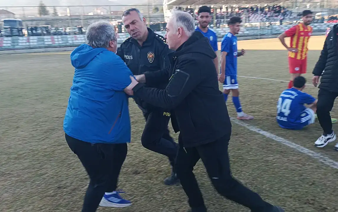 burdurda-bal-karsilasmasinda-gerginlik-polis-mudahale-etti