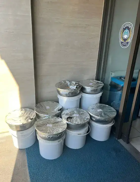 ispartada-bagajdan-kovalarla-sarma-ve-dolma-cikti