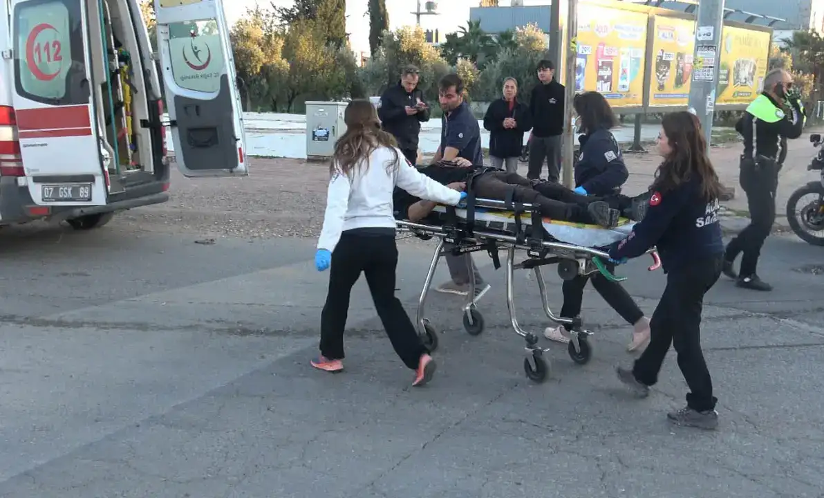 dosemealtinda-araca-carpmamak-istedi-asfalta-savruldu