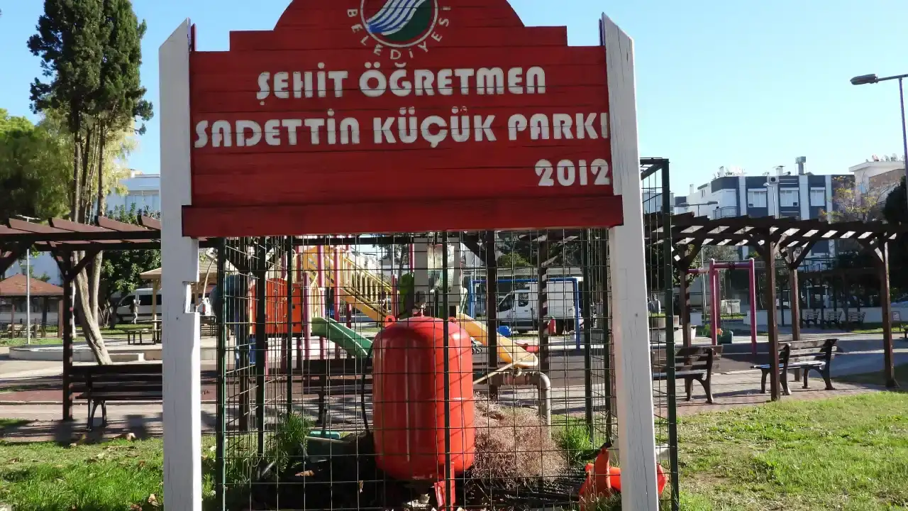 kepezde-park-bastan-asagi-yenilendi