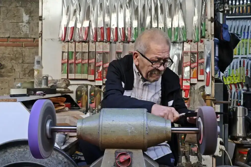 antalyada-7-kusaklik-meslek-alarm-veriyor-50-60-bin-tlye-bicak-bileme-ustasi-bulunamiyor