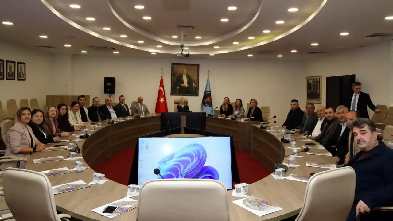 akdeniz-universitesinden-muhtarlara-yapay-zeka