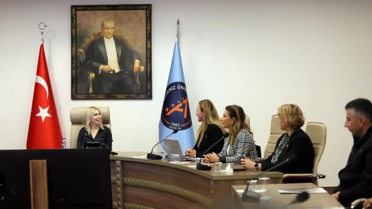 akdeniz-universitesinden-muhtarlara-yapay-zeka